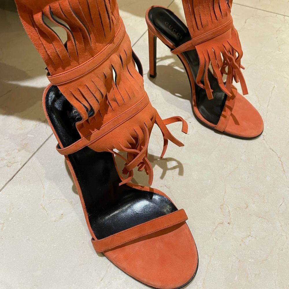 Never worn Gucci heels. Super cool with jeans or a dress. Love these!